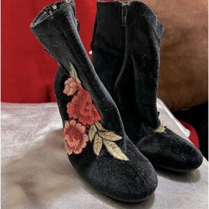 Cute zip up boots Christian Soriano size 6.5